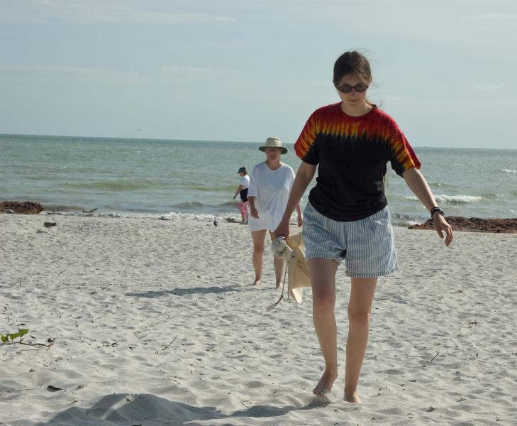 DSC_1100.jpg - Time to play on the beach